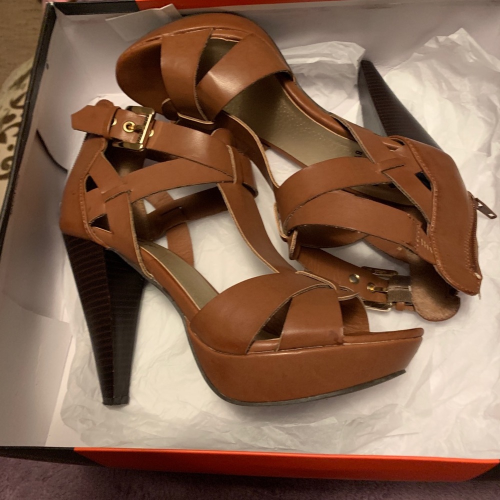 Guess. Like new leather T-strap platform sandals.